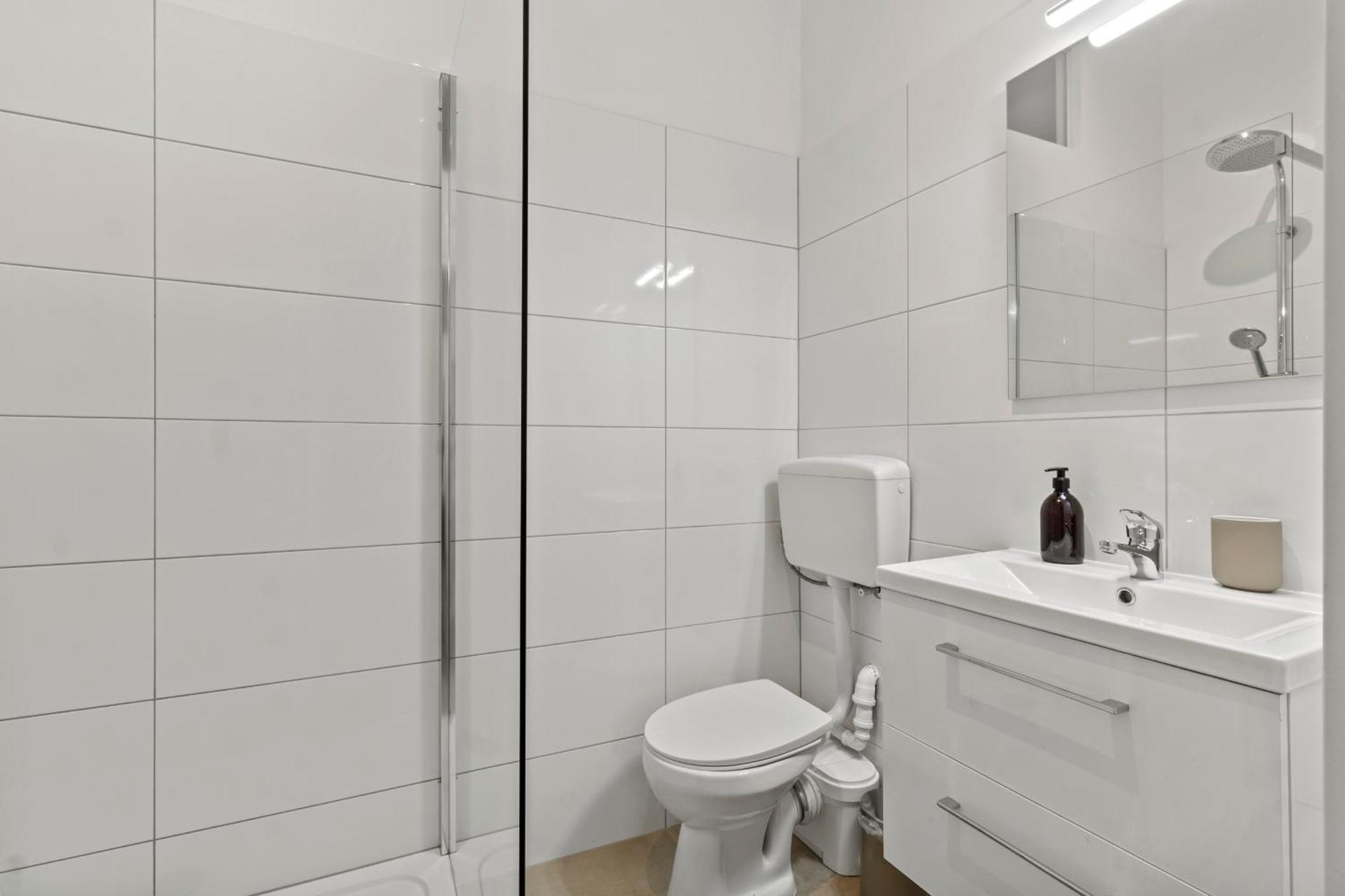 Appartement Balcony Apartment, 4 Min To U3 Zipperer Strasse Wenen
