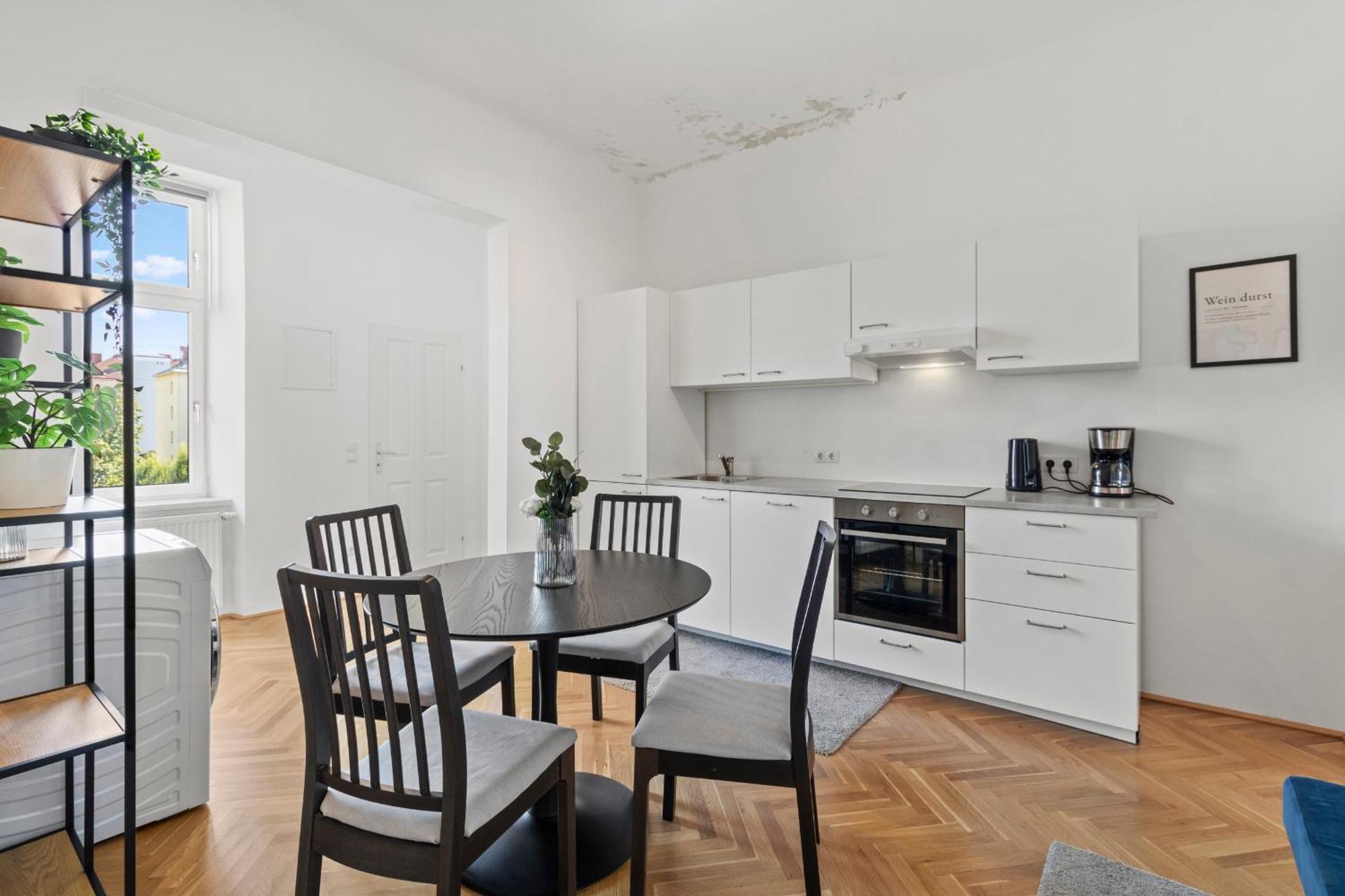 Balcony Apartment, 4 Min To U3 Zipperer Strasse Wenen