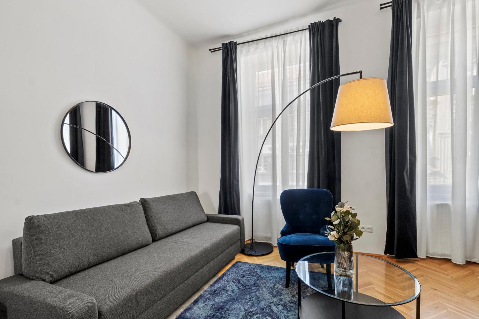 Balcony Apartment, 4 Min To U3 Zipperer Strasse Wien