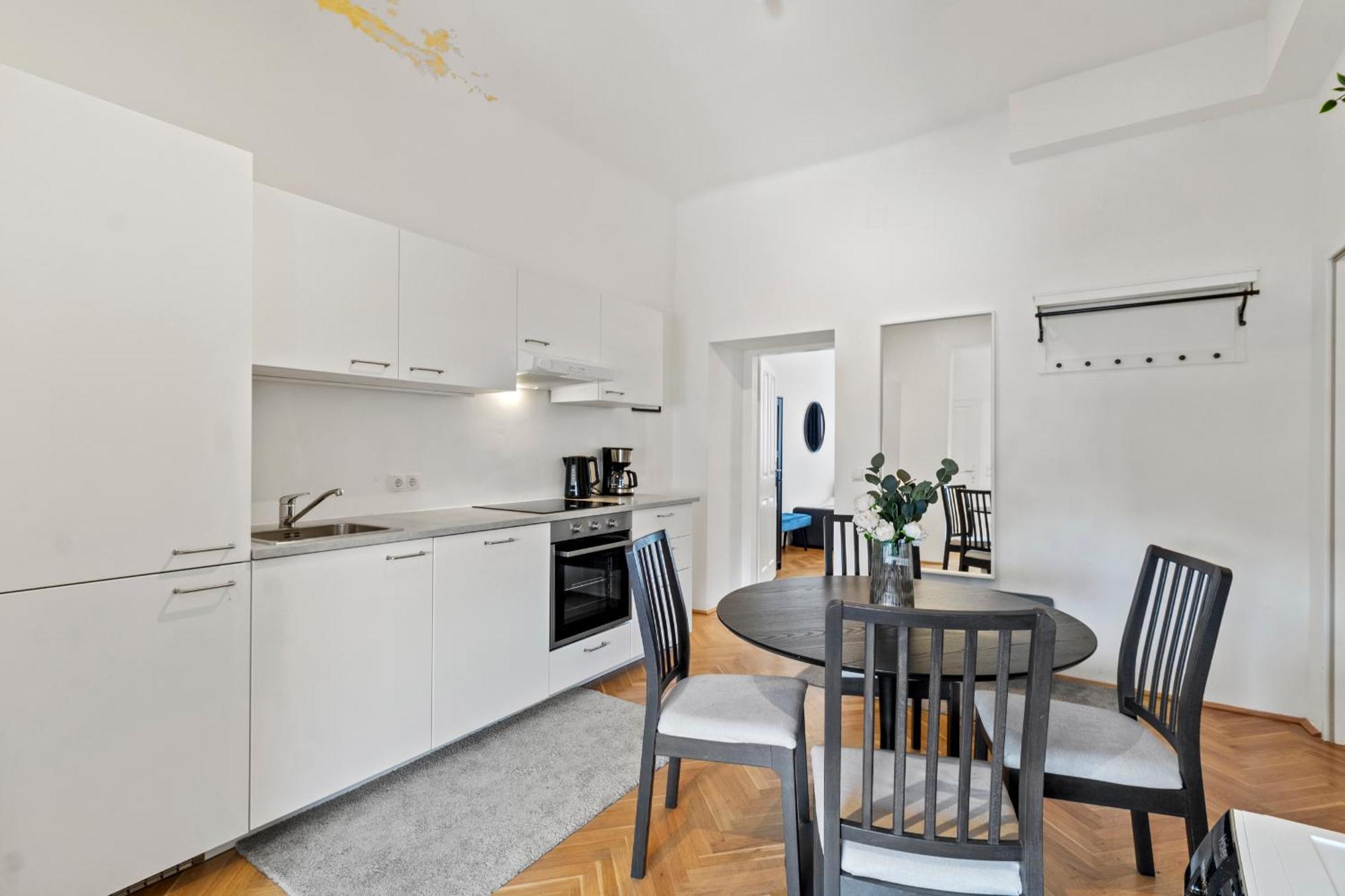Balcony Apartment, 4 Min To U3 Zipperer Strasse * Wien