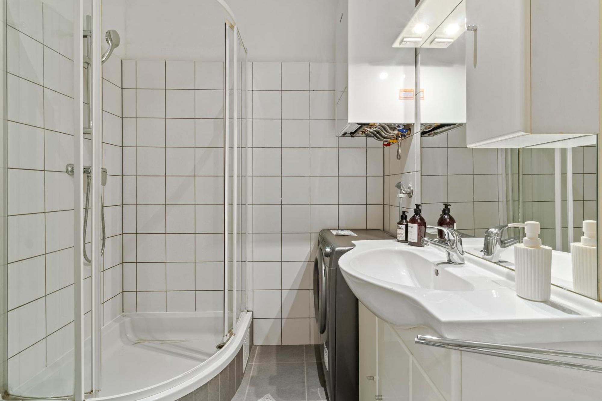 Balcony Apartment, 4 Min To U3 Zipperer Strasse Wien
