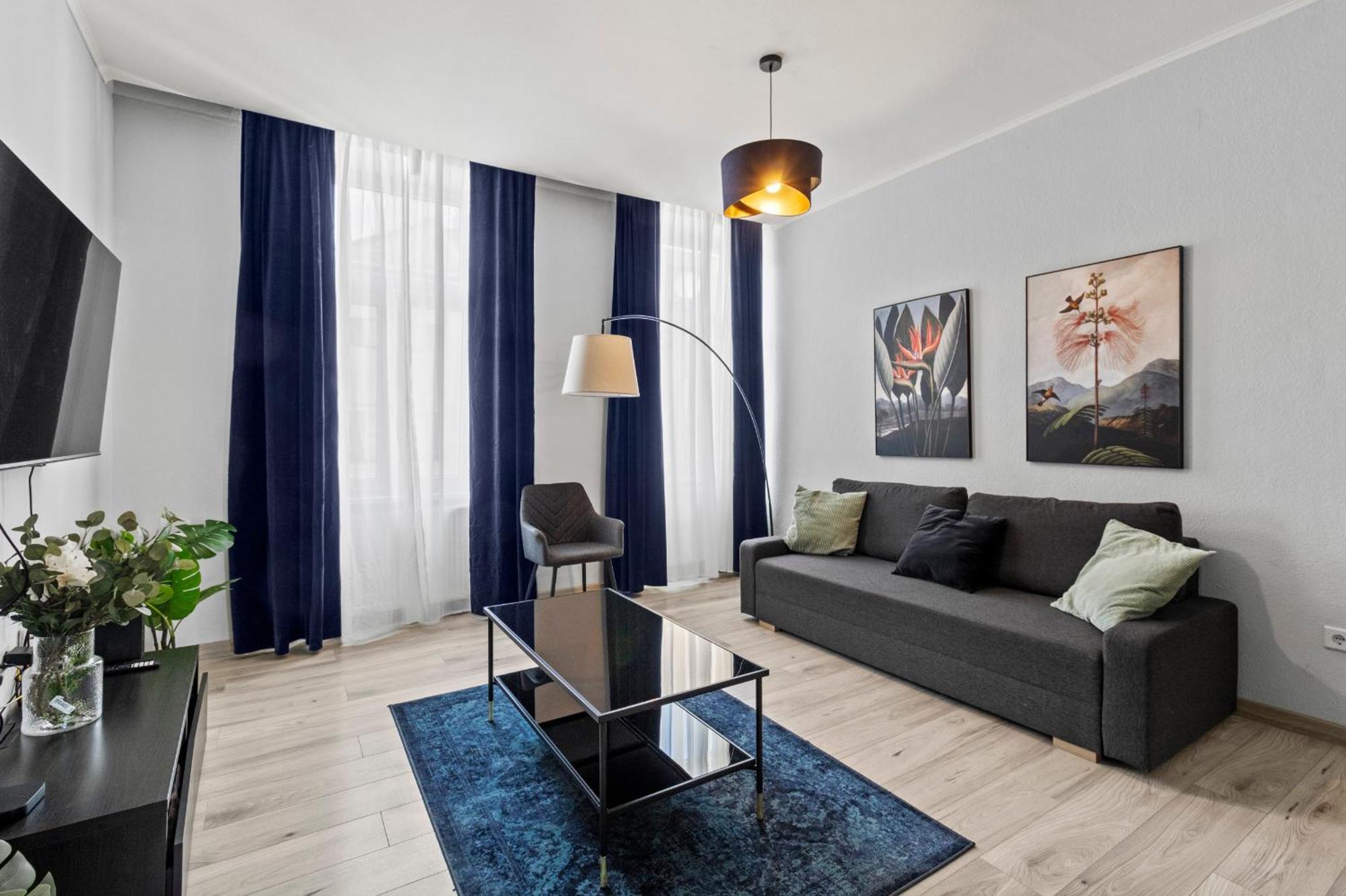 Balcony Apartment, 4 Min To U3 Zipperer Strasse Apartment